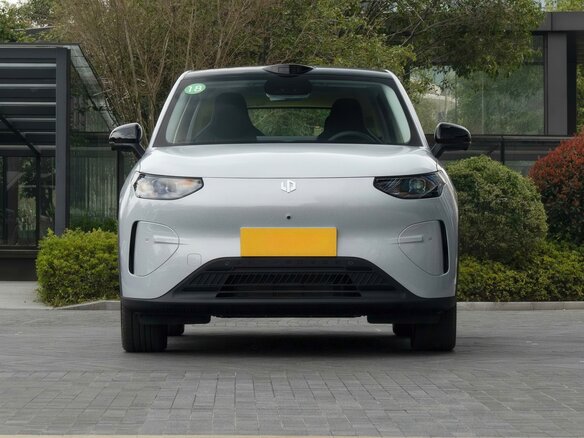 2026 Leapmotor A10 53 kWh, серебристый, 2432000 рублей - вид 25