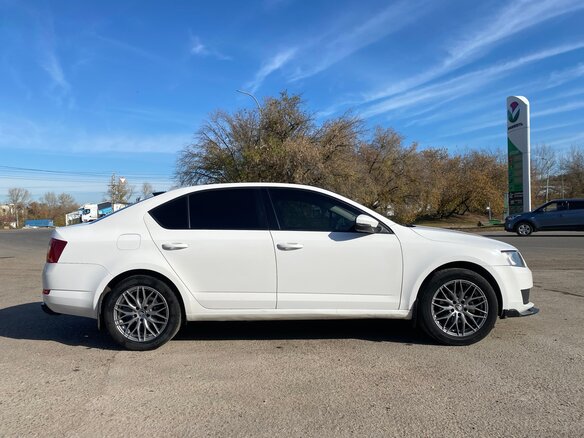 2015 Skoda Octavia III (A7), белый, 650000 рублей - вид 2