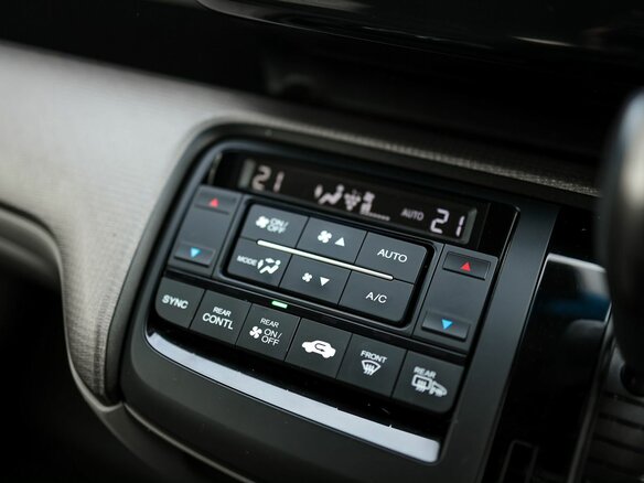 2020 Honda Stepwgn V Рестайлинг, белый, 2299000 рублей - вид 26