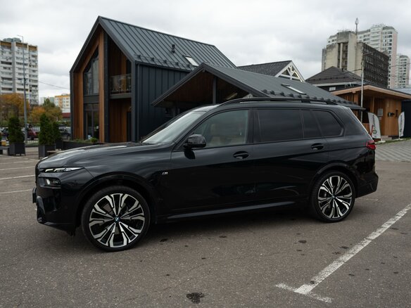 2023 BMW X7 40d I (G07) Рестайлинг, чёрный, 13000000 рублей - вид 8