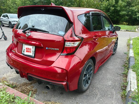 2017 Nissan Note e-Power II Рестайлинг, пурпурный, 1570000 рублей - вид 2