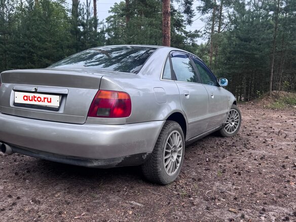 1996 Audi A4 I (B5), серебристый - вид 4