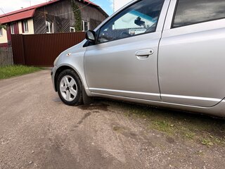 2004 Toyota Yaris I Рестайлинг, серебристый, 300000 рублей, вид 5
