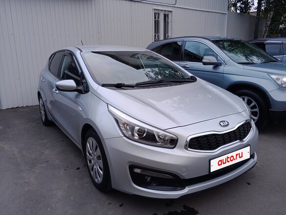 2016 Kia Ceed II Рестайлинг, серебристый, 850000 рублей