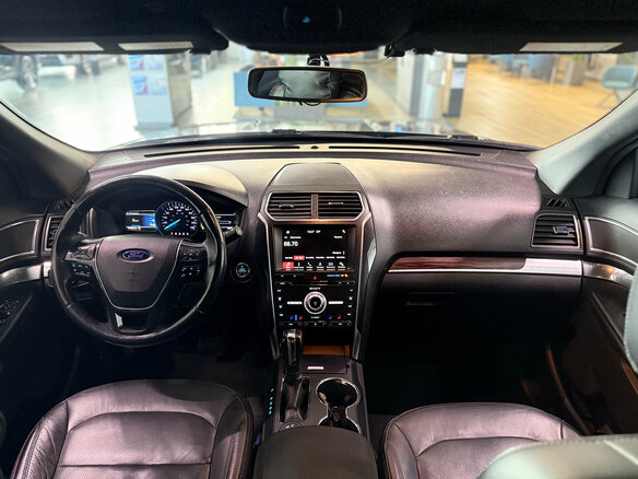 2018 Ford Explorer V Рестайлинг 2, серый, 2900000 рублей - вид 15