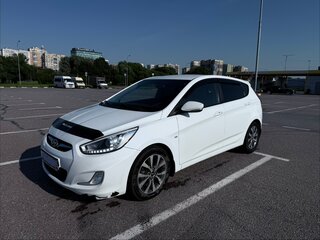 2013 Hyundai Solaris I, белый, 650000 рублей, вид 1