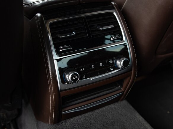 2015 BMW 7 серии 730d xDrive VI (G11/G12), чёрный, 2700000 рублей - вид 14