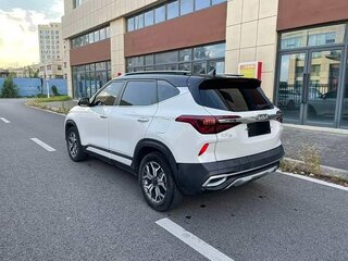 2023 Kia KX3, белый, 1640000 рублей, вид 4