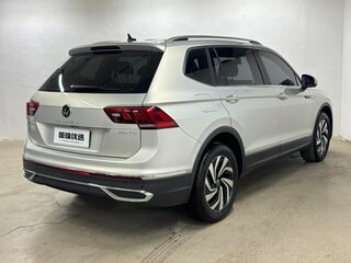 2022 Volkswagen Tiguan L II Рестайлинг (China Market), серебристый, 2610000 рублей, вид 4