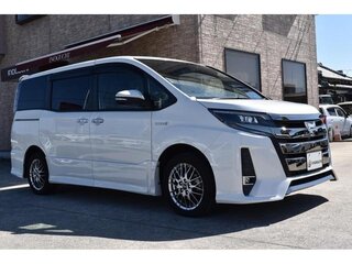 2021 Toyota Noah III (R80) Рестайлинг, белый, 2110000 рублей, вид 4