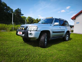 2004 Nissan Patrol V (Y61) Рестайлинг, серебристый, 700000 рублей, вид 1