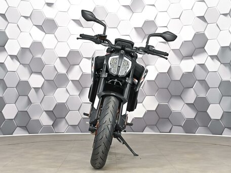 2023 KTM 890 Duke GP, чёрный, 899000 рублей, вид 5
