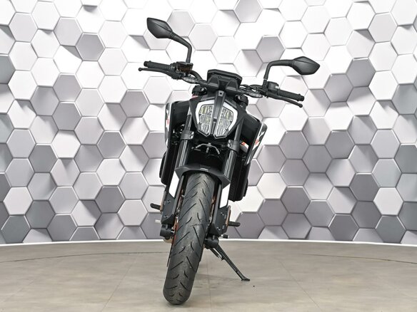 2023 KTM 890 Duke GP, чёрный, 899000 рублей - вид 4