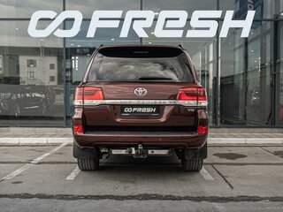 2016 Toyota Land Cruiser 200 Series Рестайлинг 2, коричневый, 5990000 рублей, вид 4