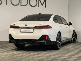 2023 BMW 5 серии 530i xDrive VIII (G60/G61/G68), белый, 7800000 рублей, вид 2