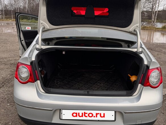 2010 Volkswagen Passat B6, серый, 750000 рублей - вид 10