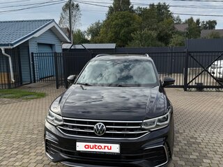 2021 Volkswagen Tiguan II Рестайлинг, чёрный, 4500000 рублей, вид 1