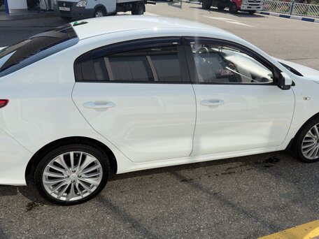 2018 Kia Rio IV, белый, вид 4