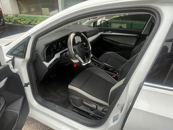 2022 Volkswagen Golf VIII, белый, 1599111 рублей - вид 7
