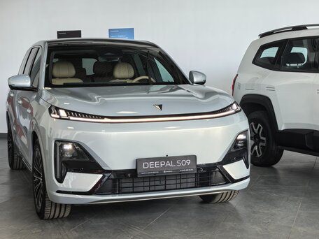 2026 Changan Deepal S09, серебристый, 7039900 рублей, вид 3