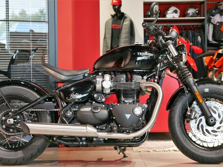 2025 Triumph Bonneville Bobber, чёрный, 2200000 рублей, вид 3