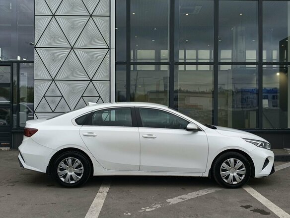 2021 Kia Cerato IV Рестайлинг, белый, 1149000 рублей - вид 3
