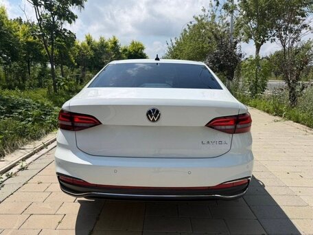 2023 Volkswagen Lavida III Рестайлинг, белый, 1349990 рублей, вид 3