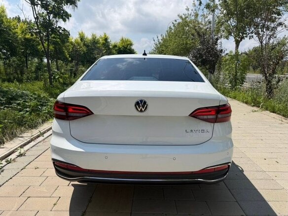 2023 Volkswagen Lavida III Рестайлинг, белый, 1349990 рублей - вид 2