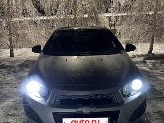2013 Chevrolet Aveo II, серебристый, 580000 рублей, вид 2