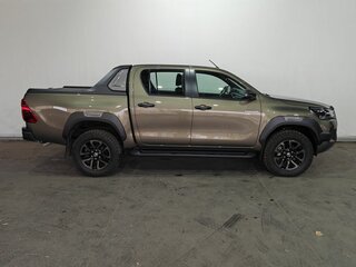 2022 Toyota Hilux VIII Рестайлинг 2, зелёный, 6300000 рублей, вид 4