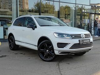 2017 Volkswagen Touareg II Рестайлинг, белый, 3770000 рублей, вид 3
