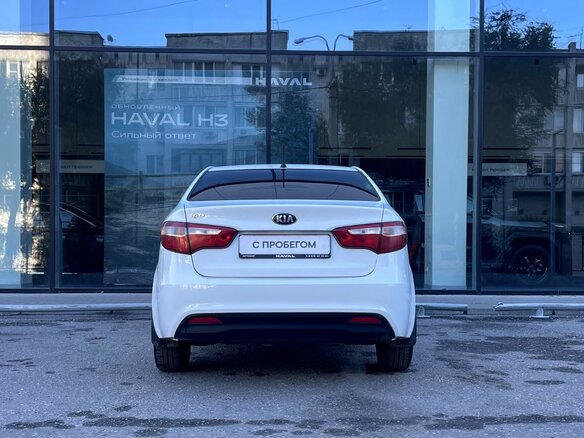 2014 Kia Rio 5-speed III, белый, 780000 рублей - вид 5