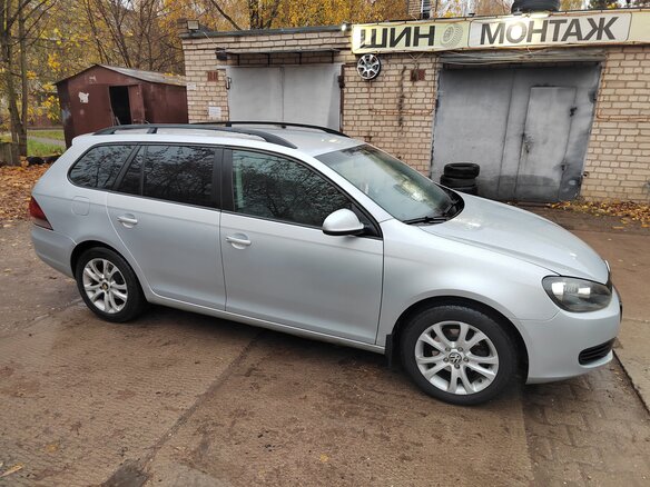 2010 Volkswagen Golf VI, серый, 750000 рублей - вид 4