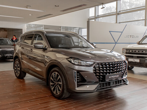 2026 Jetour X70+ I Рестайлинг, серый, 3399000 рублей - вид 3