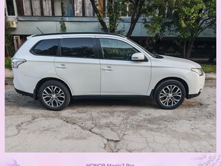 2013 Mitsubishi Outlander III, белый, 1400000 рублей, вид 5