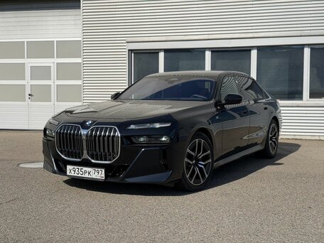 BMW 7 серии VII (G70)