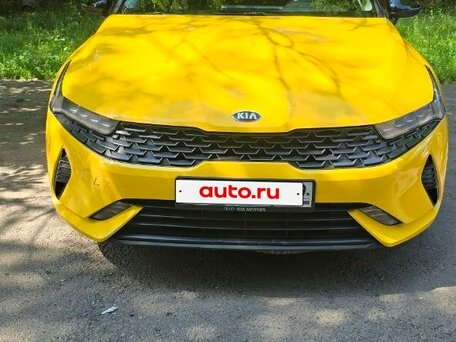 2021 Kia K5 III, жёлтый, 1700000 рублей, вид 1