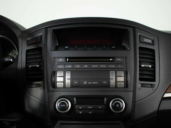 2008 Mitsubishi Pajero IV, бежевый, 1139000 рублей - вид 11
