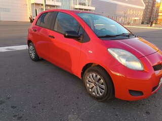 2009 Toyota Yaris II Рестайлинг, красный, 450000 рублей, вид 1