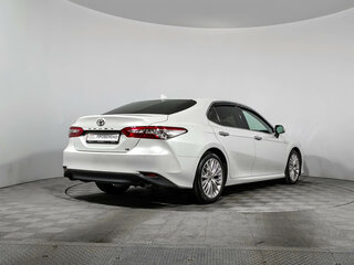 2019 Toyota Camry VIII (XV70), белый, 2450000 рублей, вид 5