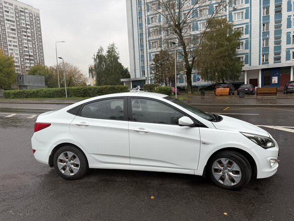 2015 Hyundai Solaris I Рестайлинг, белый, 1100000 рублей - вид 9