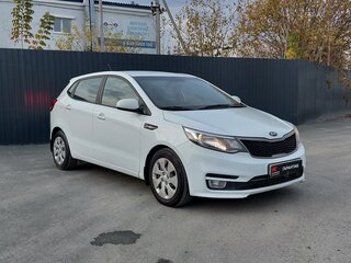 2016 Kia Rio III Рестайлинг, белый, 1279000 рублей, вид 3
