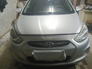 2012 Hyundai Solaris I, серебристый, 700000 рублей, вид 2