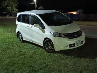 2009 Honda Freed I, белый, 1120000 рублей, вид 3