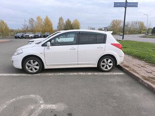 2013 Nissan Tiida I Рестайлинг, белый, 949000 рублей, вид 3