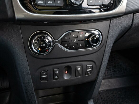 2015 Renault Logan II, бежевый, 740000 рублей - вид 12