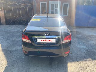 2013 Hyundai Solaris I, чёрный, 700000 рублей, вид 4