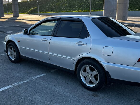 2001 Isuzu Aska IV, серебристый, 435000 рублей - вид 2