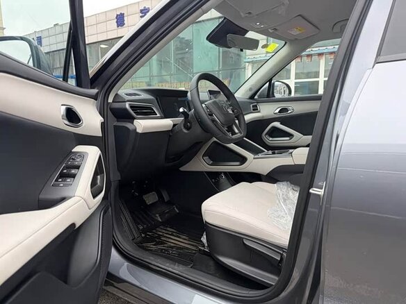 2026 BYD Yuan Up 45.12 kWh, серый, 2000000 рублей - вид 1