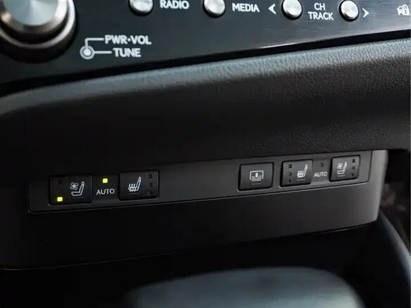 2024 Lexus ES 200 VII Рестайлинг, белый, 4633000 рублей - вид 23